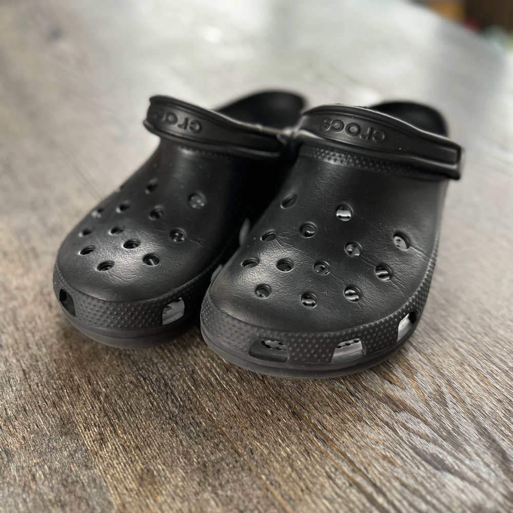 **Like NEW** Original style black Crocs